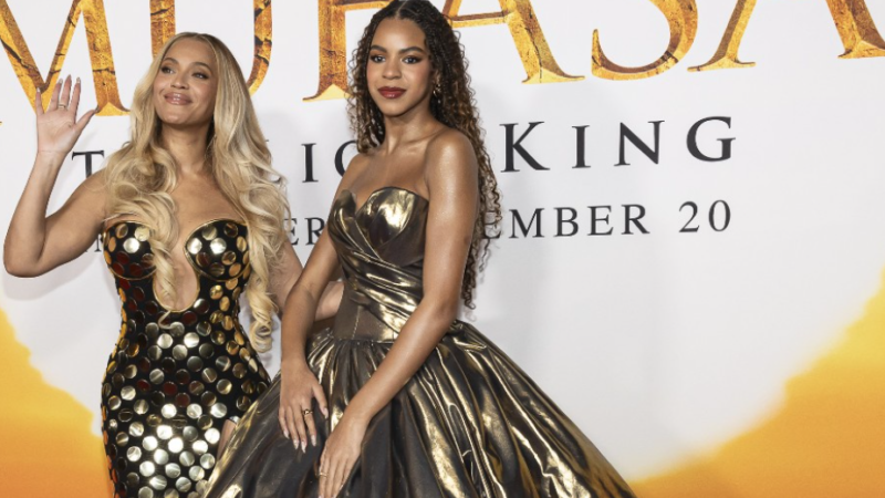 Beyoncé e Blue Ivy rubano la scena sul red carpet di “Mufasa”