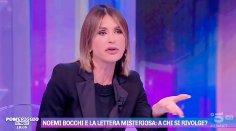 Bufera su Noemi Bocchi: «Ha guardato mio marito in modo animato!»